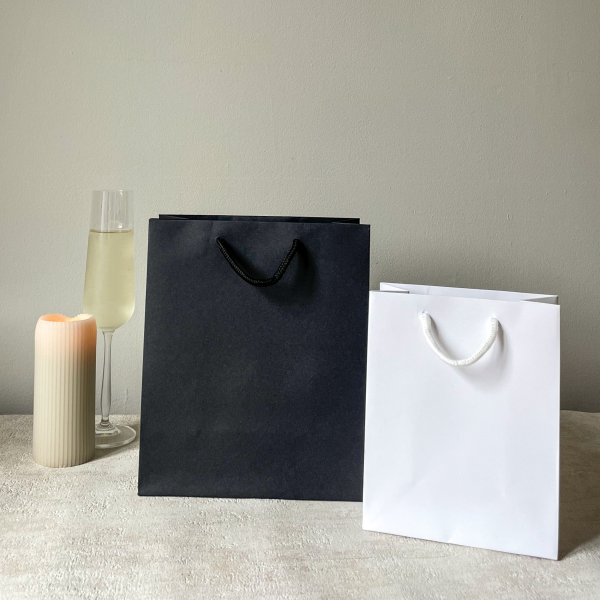 fashionable-medium-black-matt-boutique-paper-carrier-bags